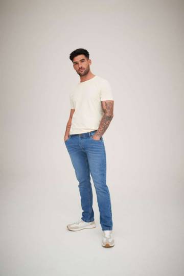 Leo Straight Jeans - Mid Blue Wash